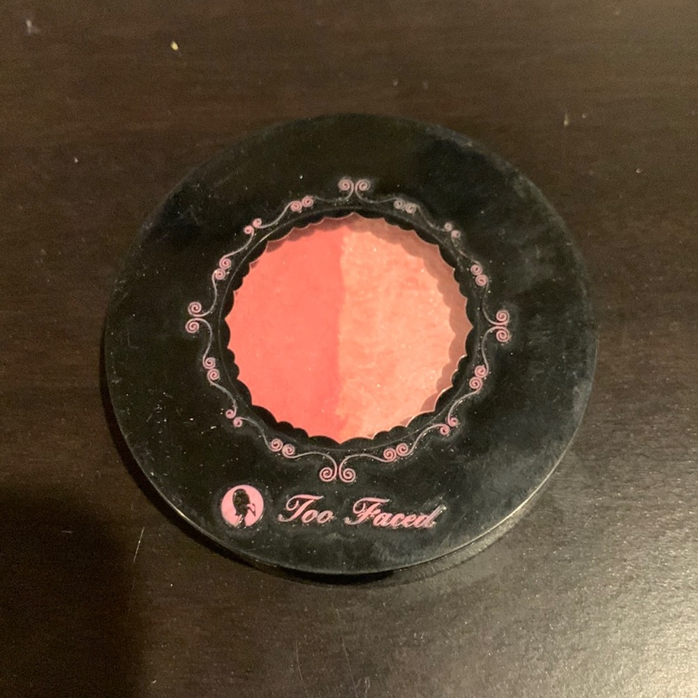 Vintage Too Faced Ooh La Rouge duo-sided blush.